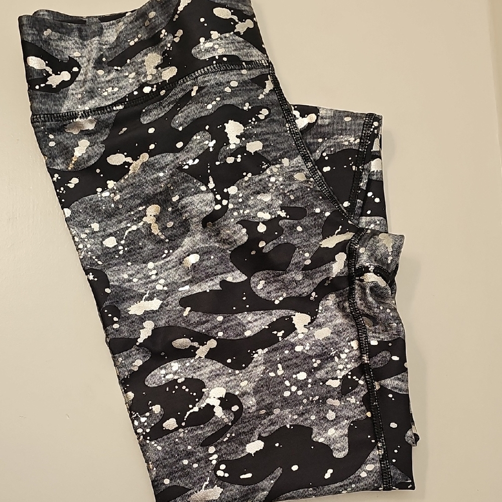Terez Legging Paint Splatter Black/Gray/Silver Metallic Size Large NWT